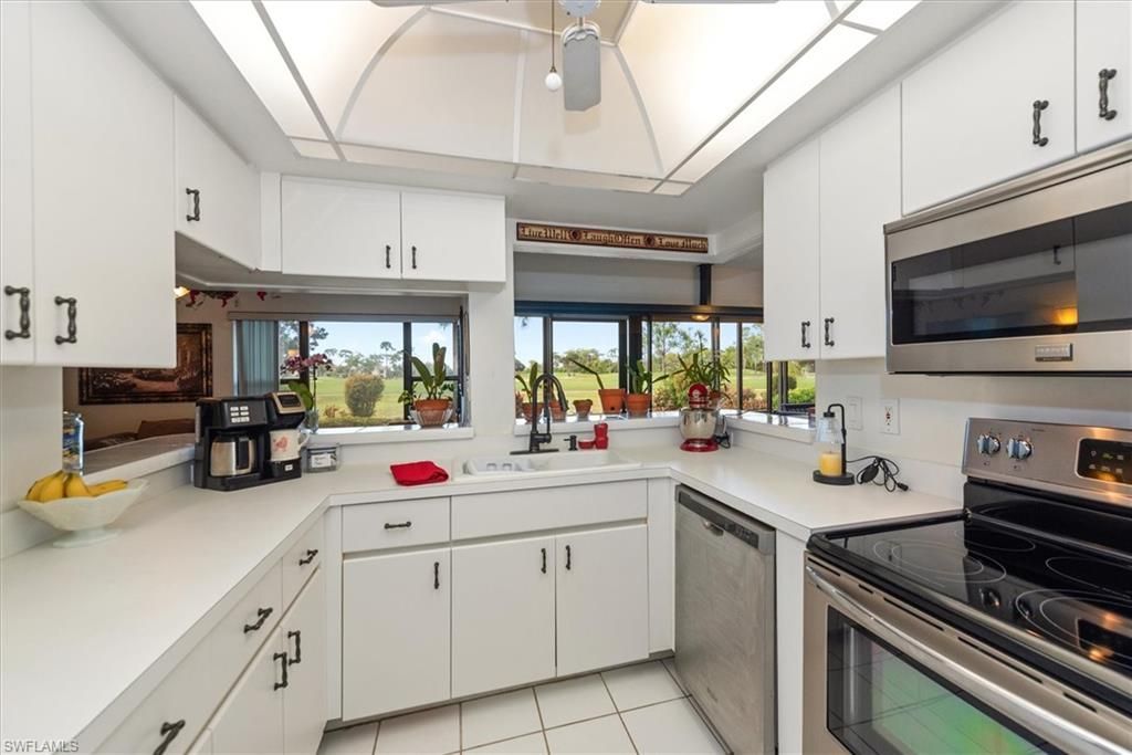 5825 Trailwinds Dr, Unit 414, Fort Myers, FL 33907 Photo