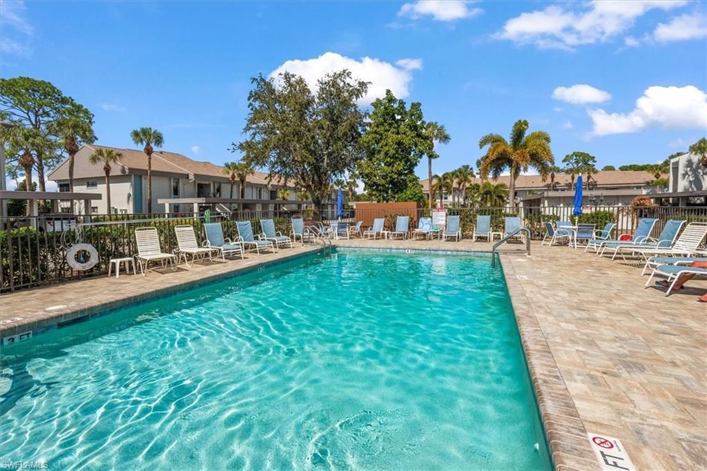 5825 Trailwinds Dr, Unit 414, Fort Myers, FL 33907 Photo