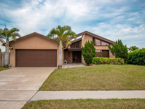 21566 Arbor Way, Boca Raton, FL 33433