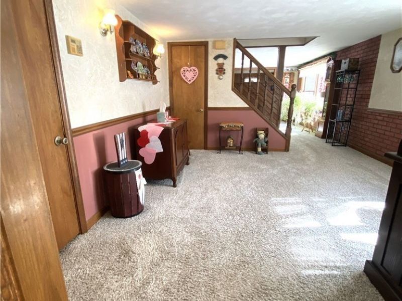 400 Lyons Avenue, East Palestine, OH 44413 Photo 2