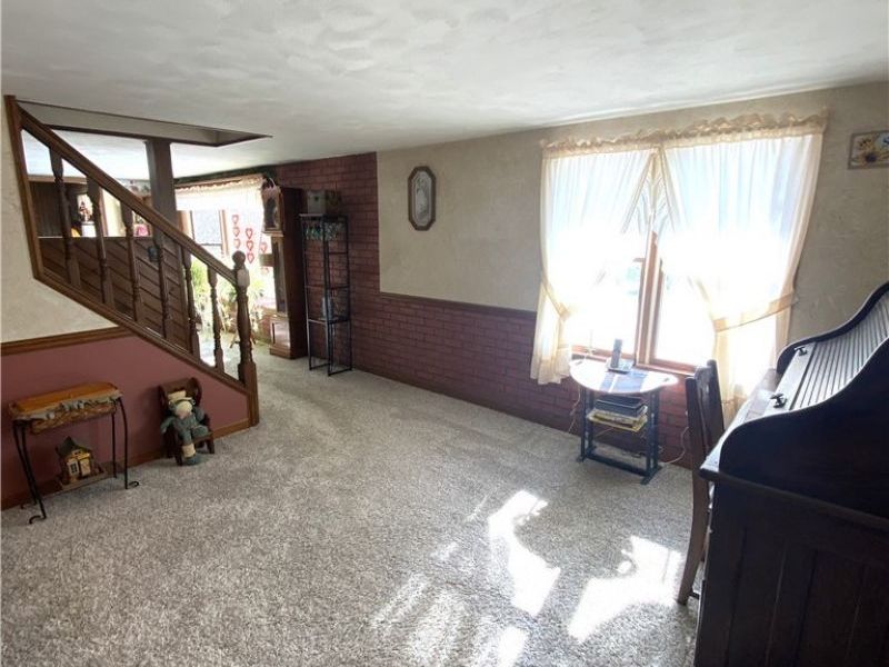 400 Lyons Avenue, East Palestine, OH 44413 Photo 3