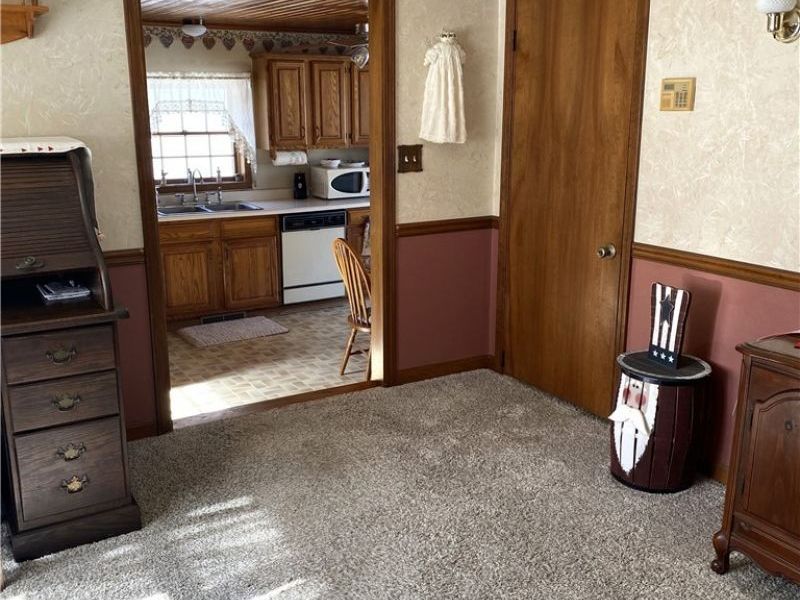 400 Lyons Avenue, East Palestine, OH 44413 Photo 4