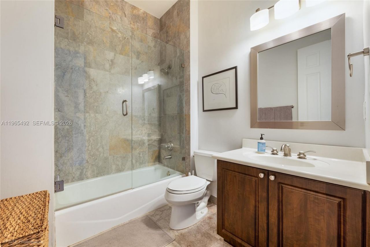 8050 SW 175th St, Palmetto Bay, FL 33157 Photo