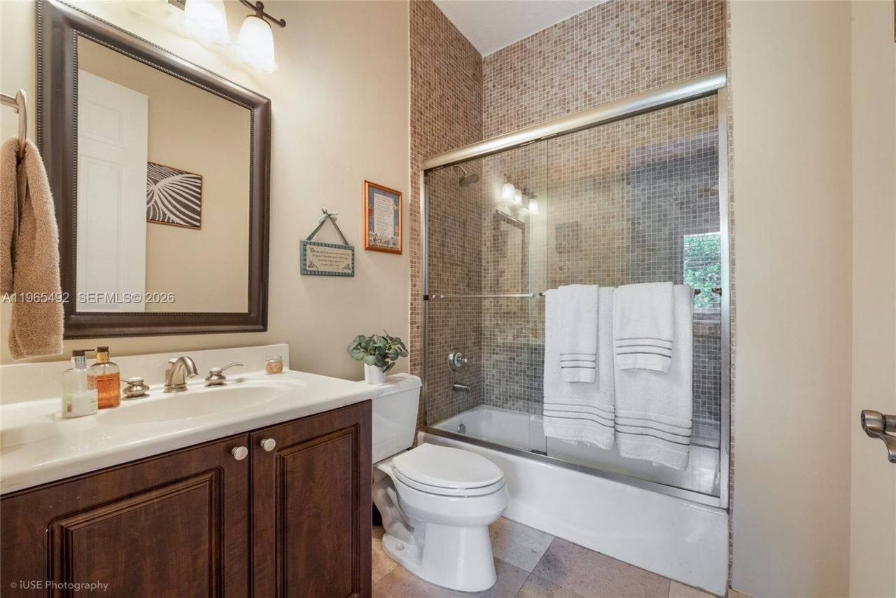 8050 SW 175th St, Palmetto Bay, FL 33157 Photo