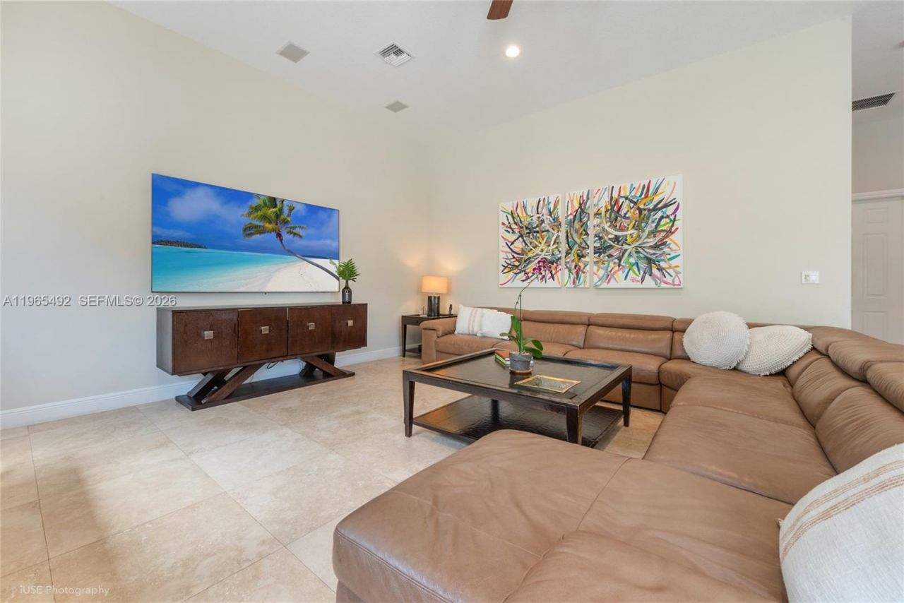 8050 SW 175th St, Palmetto Bay, FL 33157 Photo