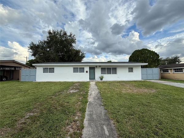 1950 NW 190th Ter , Miami Gardens, FL 33056
