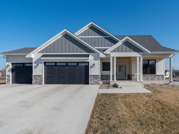 34 S Pointe Court, North Mankato, MN 56003