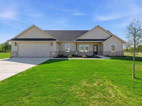 252 Yawney Drive, Lipan, TX 76462