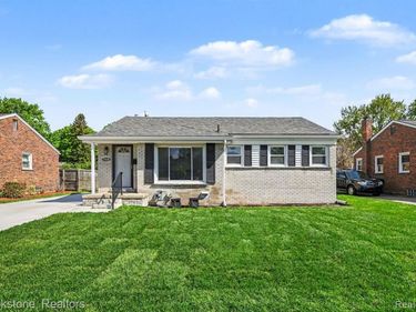 29646 Robert Drive, Livonia, MI 48150