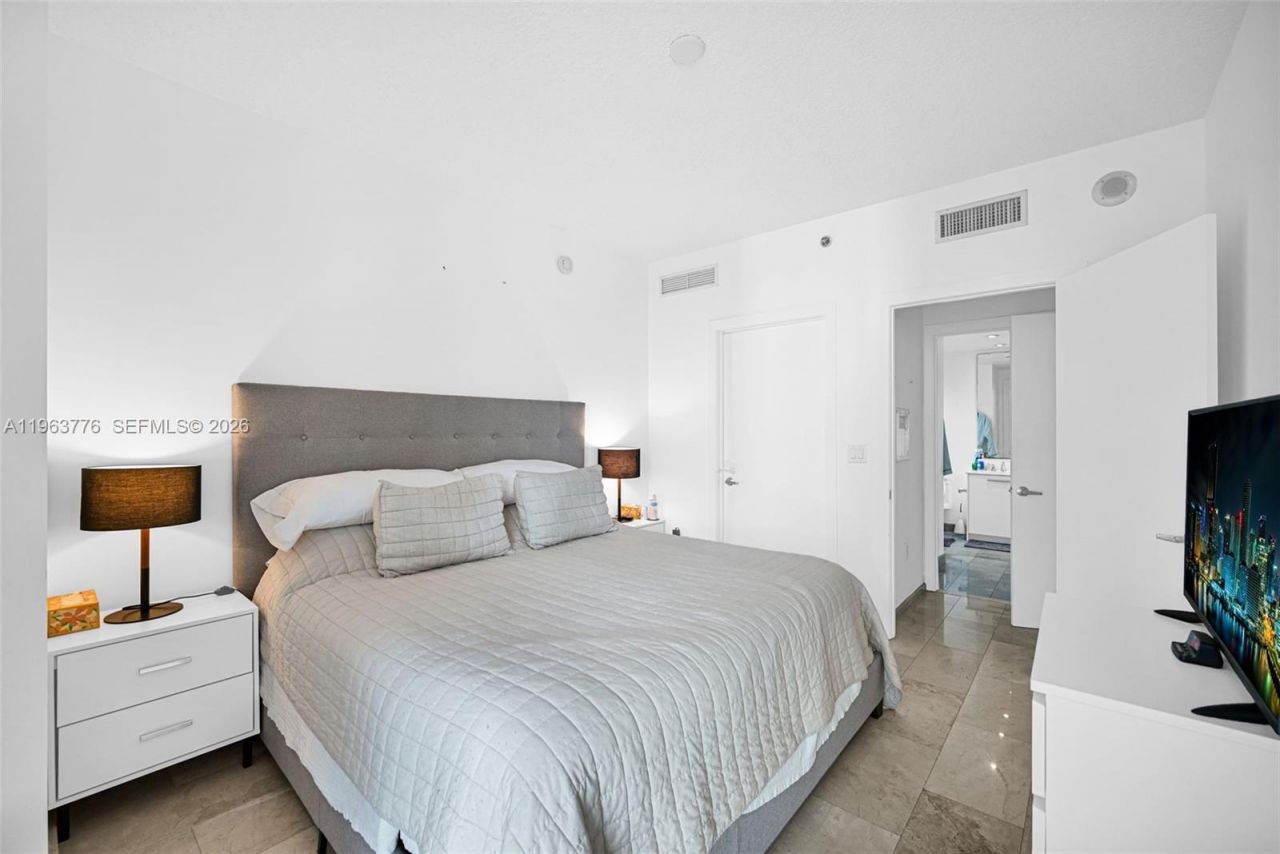 1050 Brickell Ave, Unit 2910, Miami, FL 33131 Photo