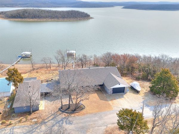 218 Nakomis Circle , Canadian, OK 74425