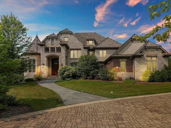 34 Abbey Woods Drive, Barrington Hills, IL 60010