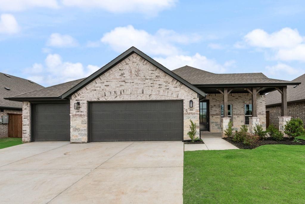 261 Coronado Court, Granbury, TX 76048 Main Photo