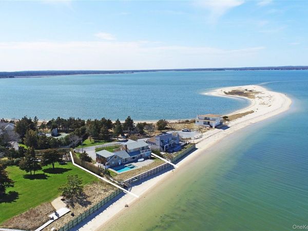 10 Barrett Drive , Hampton Bays, NY 11946