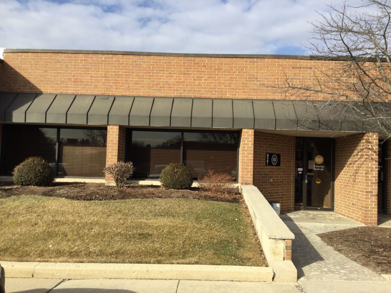 927 W Liberty Drive, Wheaton, IL 60187 Main Photo