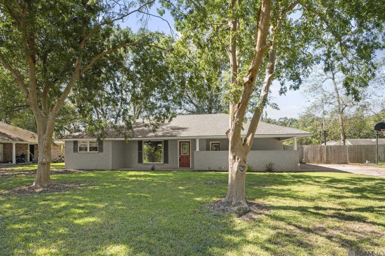 6677 Landmor Dr, Greenwell Springs, LA 70739 Main Photo