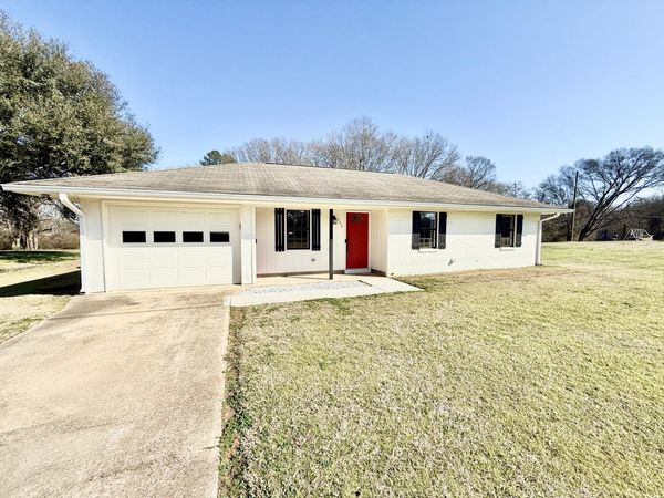 394 Pickensville Rd, Columbus, MS 39702