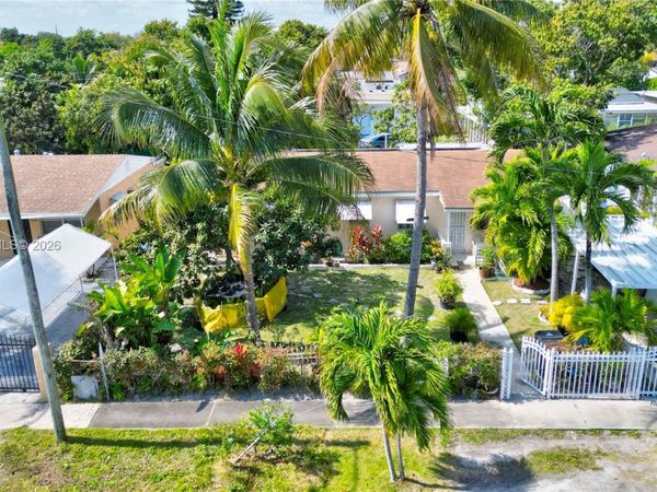 15700 NE 15th Pl , North Miami Beach, FL 33162