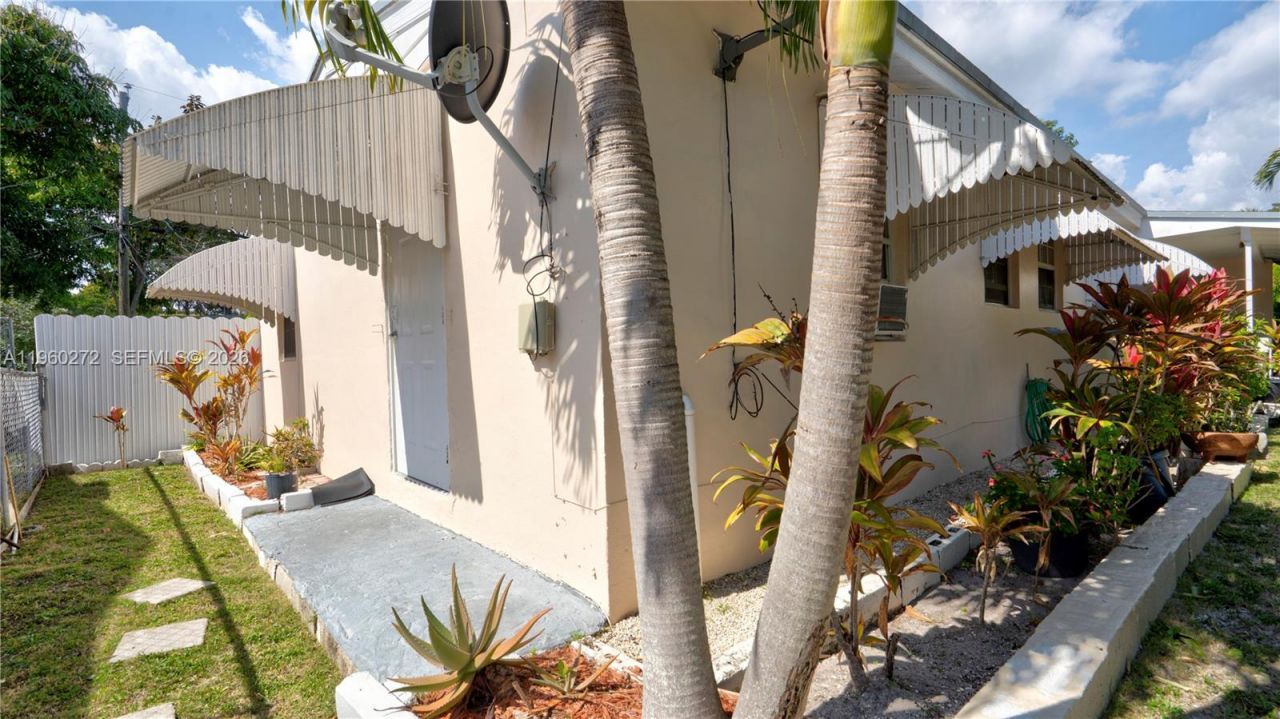 15700 NE 15th Pl, North Miami Beach, FL 33162 Photo