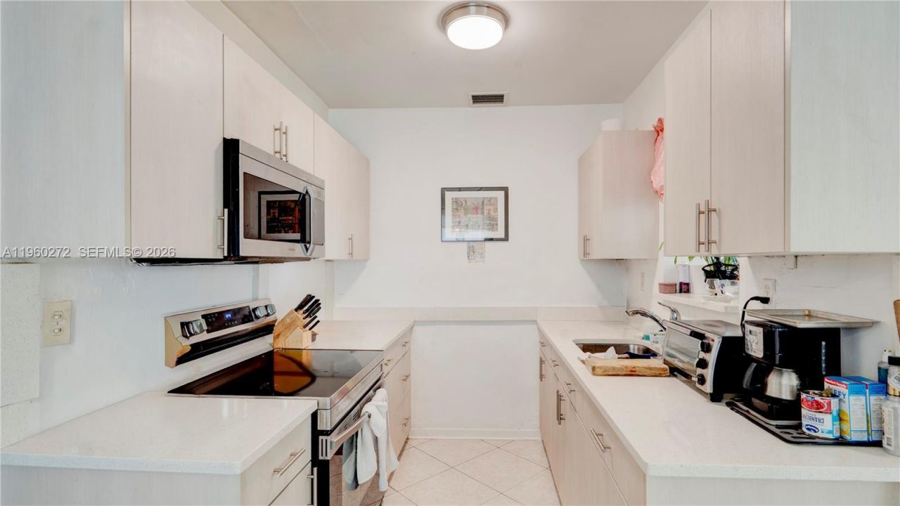 15700 NE 15th Pl, North Miami Beach, FL 33162 Photo