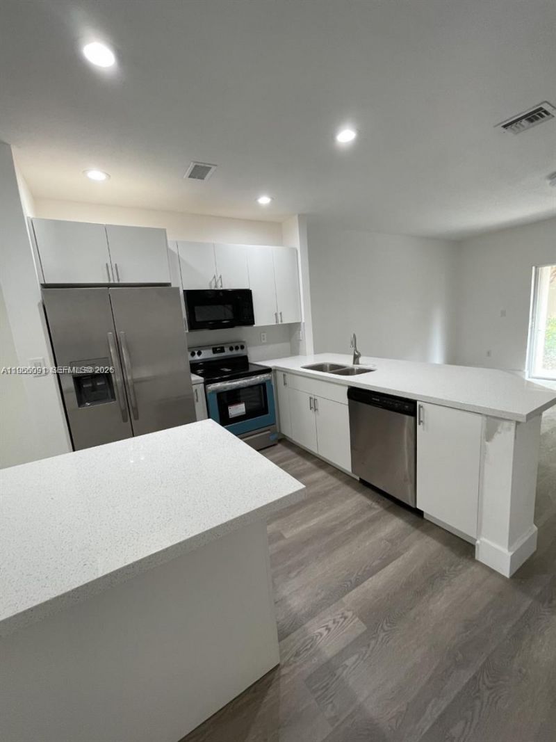 5725 NW 114th Path, Unit 106, Doral, FL 33178 Photo
