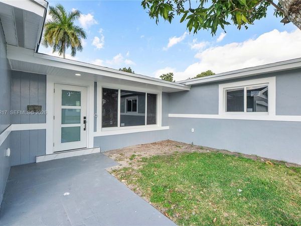 4725 NW 5th Ct, Plantation, FL 33317