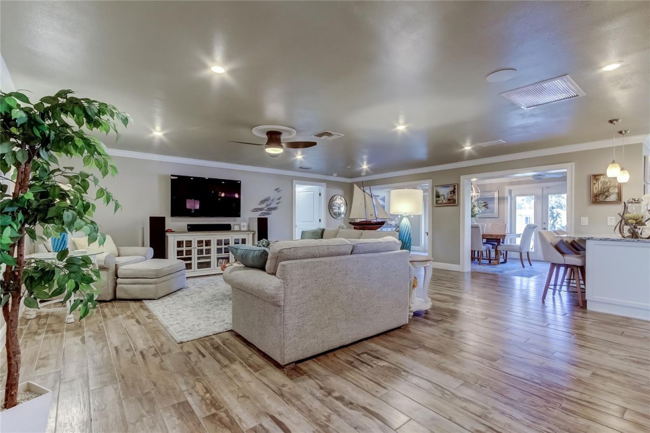 3835 48 Avenue S, Saint Petersburg, FL 33711 Photo