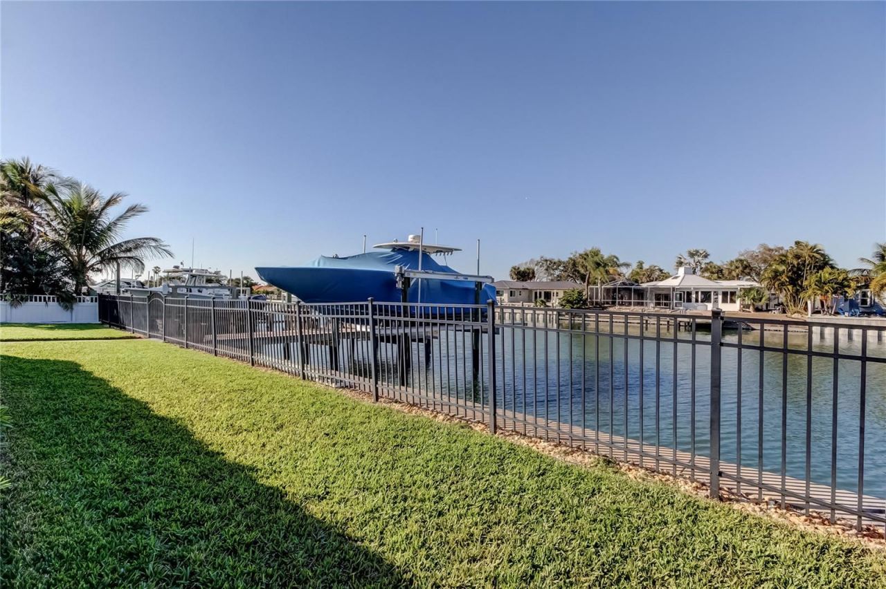 3835 48 Avenue S, Saint Petersburg, FL 33711 Photo