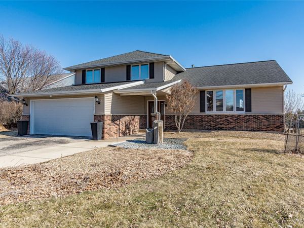 3905 Shady Oak Drive, Marion, IA 52302