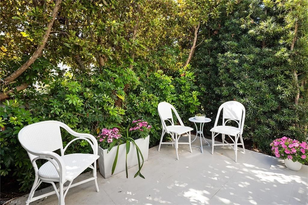 230 6th Ave S, Unit 12, Naples, FL 34102 Photo