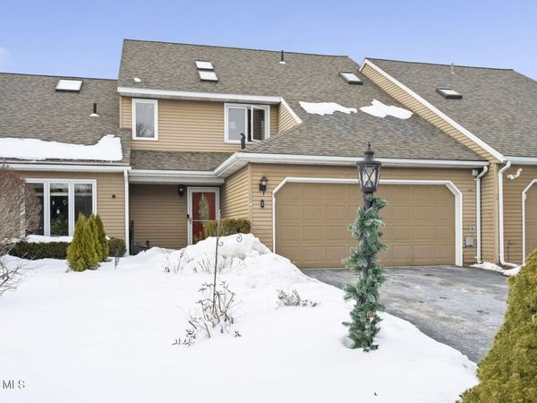 5 York Road, Glenmont, NY 12077