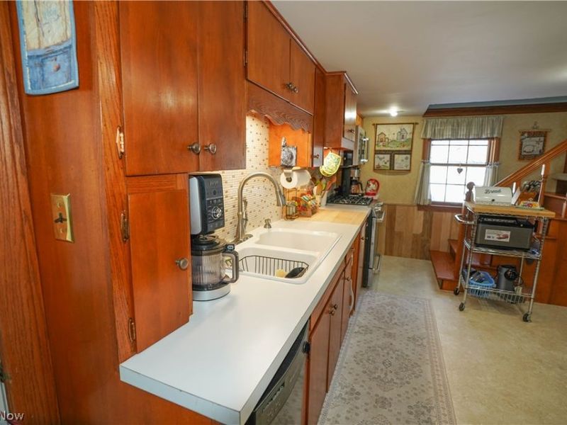 1554 Woods Road, Akron, OH 44306 Photo 6