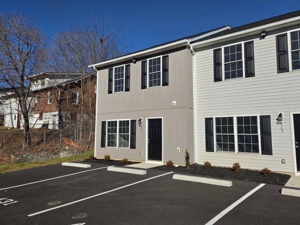 431 N Washington AVE , Pulaski, VA 24301