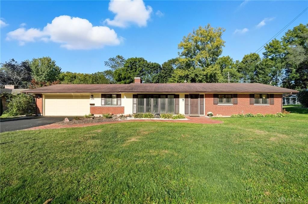 2215 S Linda Drive, Bellbrook, OH 45305 Main Photo