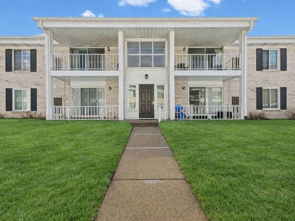 35934 Ann Arbor Trail, Unit 115, Livonia, MI 48150