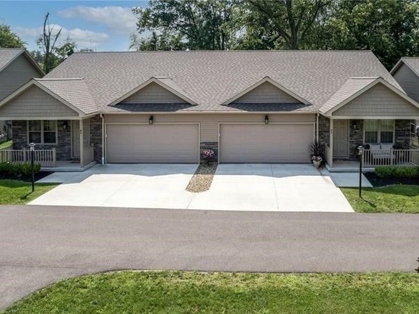 36 Hawks Landing, Unit 36, Cortland, OH 44410