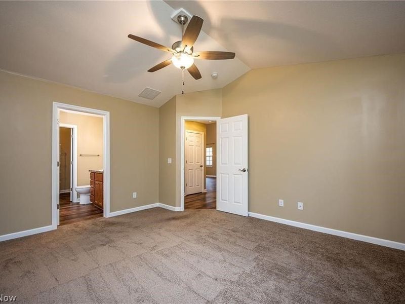 36 Hawks Landing, Unit 36, Cortland, OH 44410 Photo 12