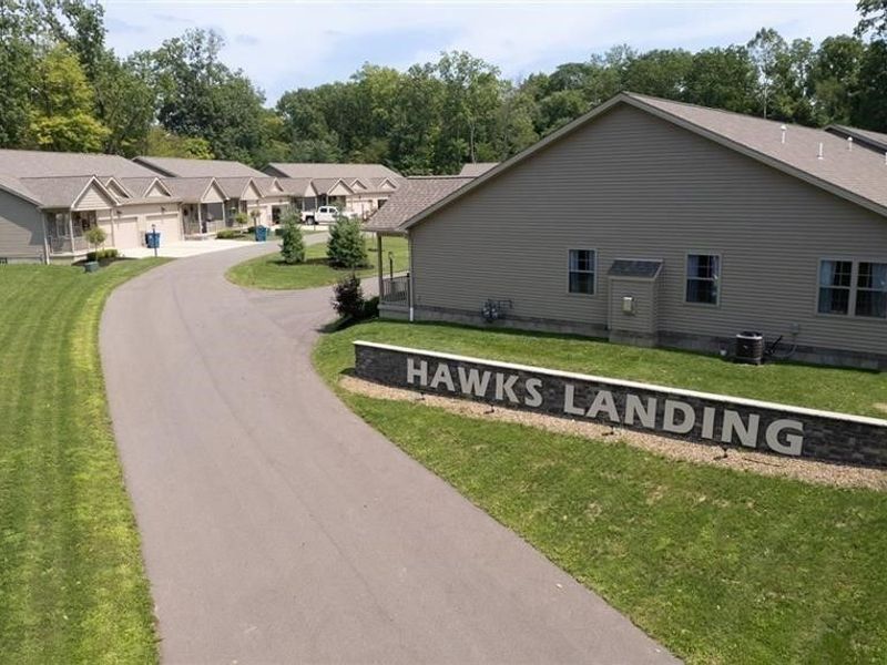 36 Hawks Landing, Unit 36, Cortland, OH 44410 Photo 2