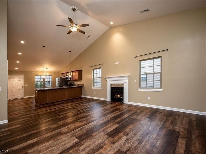 36 Hawks Landing, Unit 36, Cortland, OH 44410 Photo 3