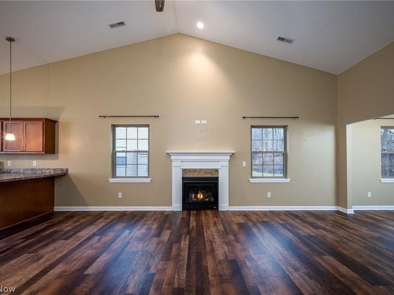 36 Hawks Landing, Unit 36, Cortland, OH 44410 Photo 4