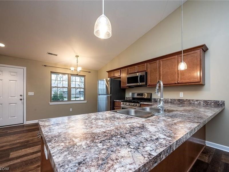 36 Hawks Landing, Unit 36, Cortland, OH 44410 Photo 6