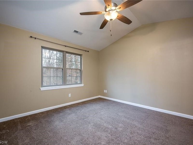 24 Hawks Landing, Unit 24, Cortland, OH 44410 Photo 11