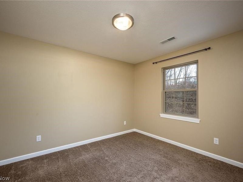 24 Hawks Landing, Unit 24, Cortland, OH 44410 Photo 17