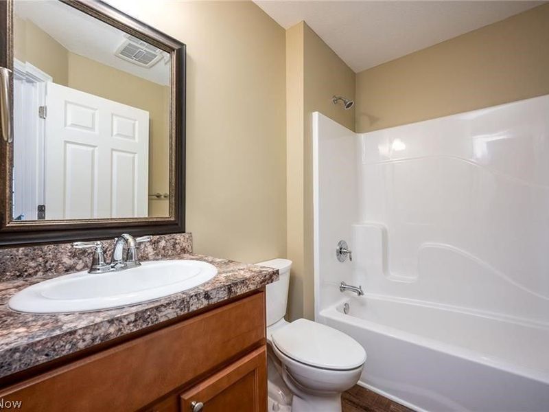 24 Hawks Landing, Unit 24, Cortland, OH 44410 Photo 18