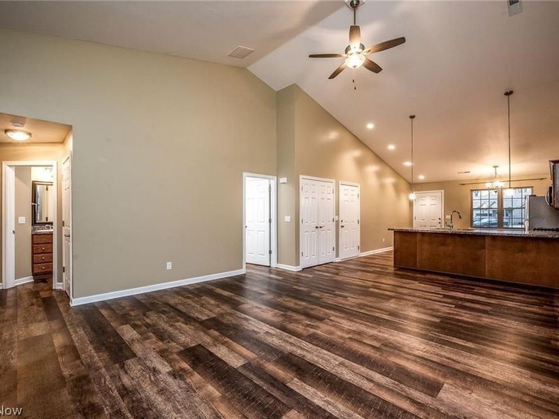 24 Hawks Landing, Unit 24, Cortland, OH 44410 Photo 5