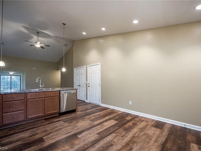 24 Hawks Landing, Unit 24, Cortland, OH 44410 Photo 8