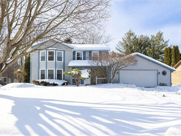 27 Hillbridge Circle, Rochester, NY 14612