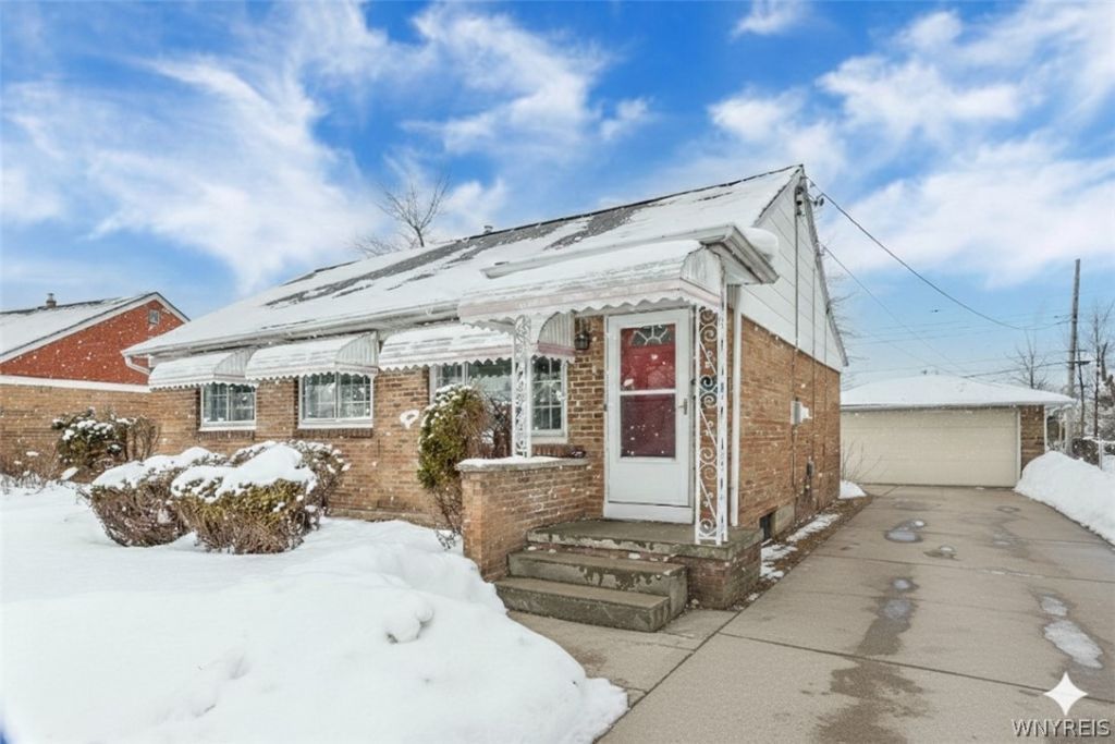 130 Seminole Parkway, Cheektowaga, NY 14225 Main Photo