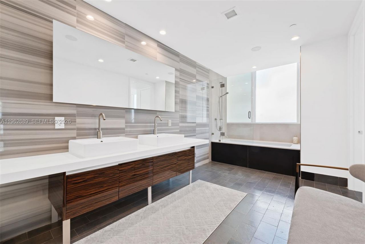 1100 Biscayne Blvd, Unit 5706, Miami, FL 33132 Photo