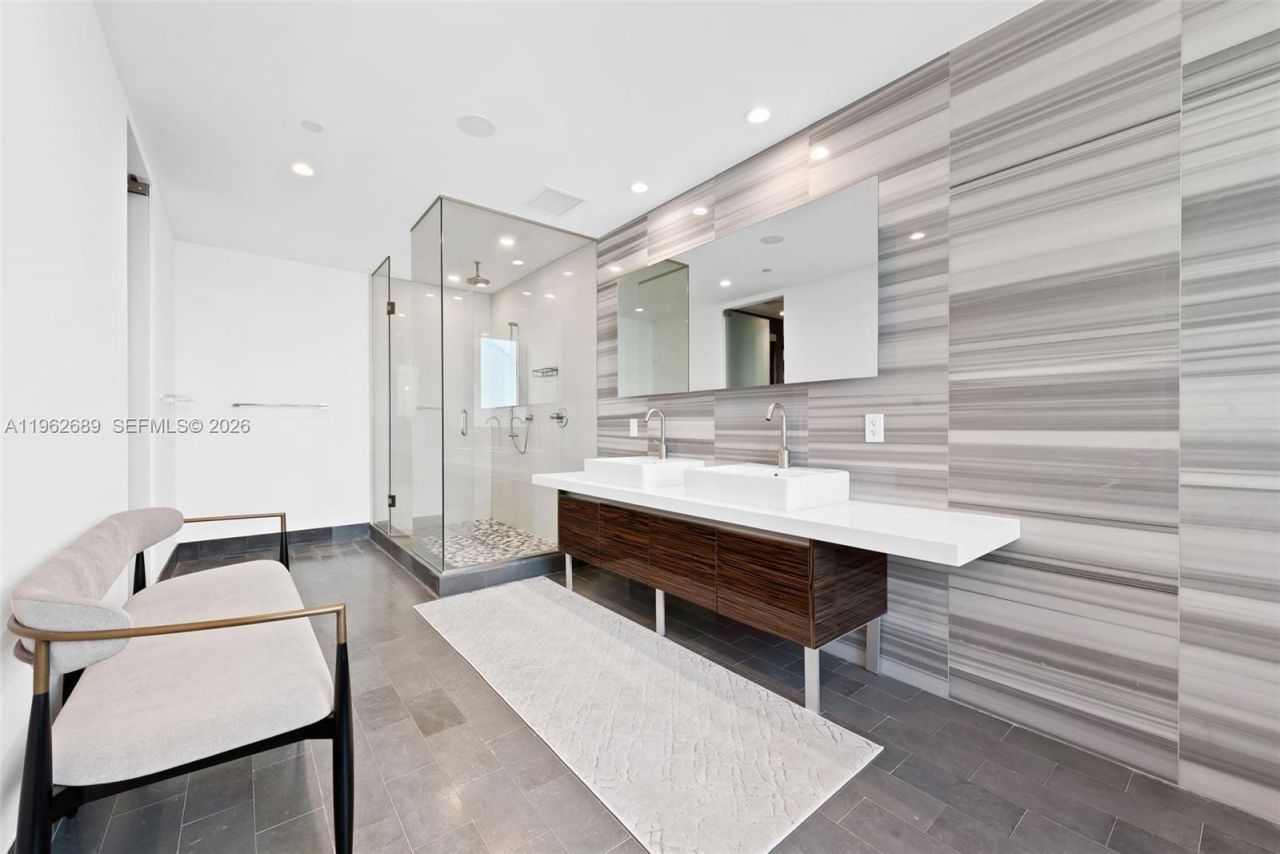 1100 Biscayne Blvd, Unit 5706, Miami, FL 33132 Photo